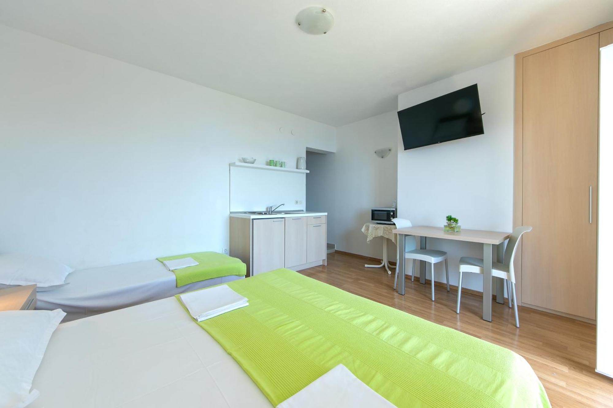Apartman 1 *